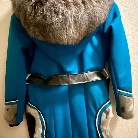 Parka from Indigenous Canadian designer - Picture 6 of 12